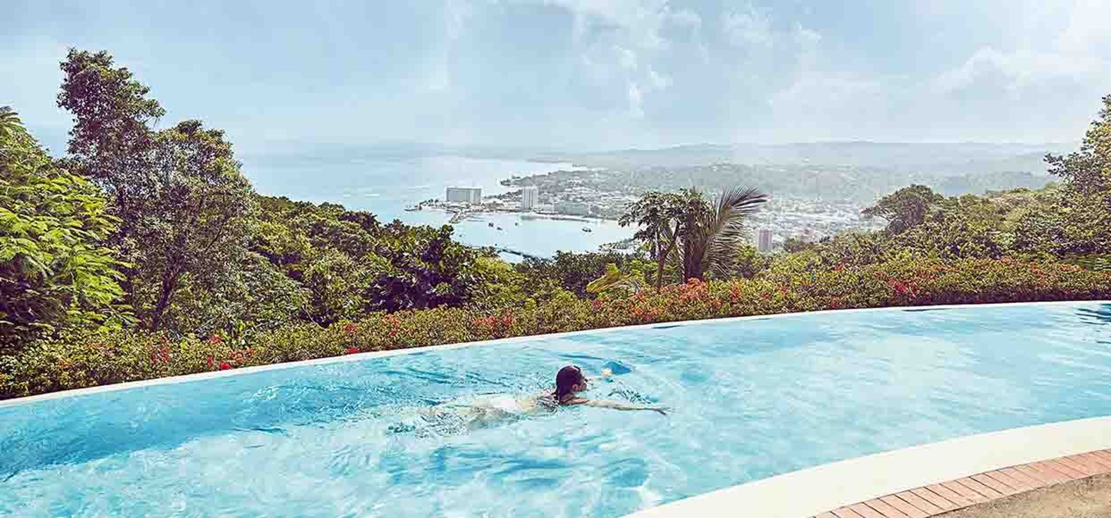  Woman swimming in pool 